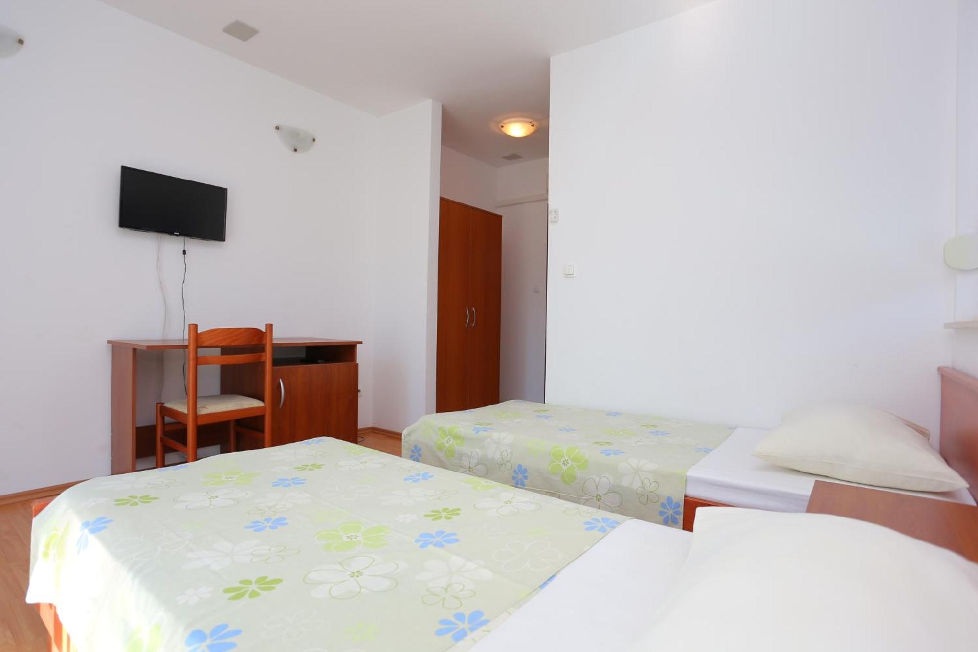 Apartments And Rooms By The Sea Trogir - 16536 Room photo