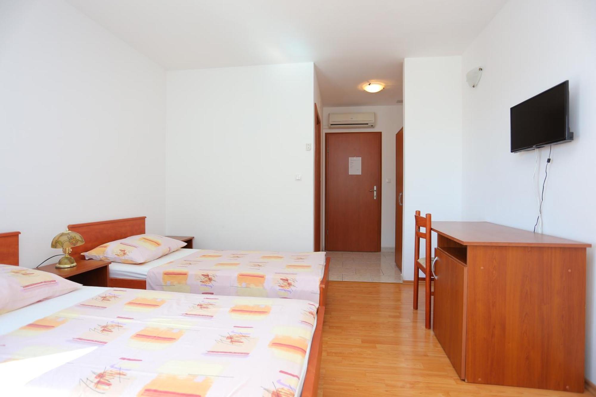 Apartments And Rooms By The Sea Trogir - 16536 Room photo