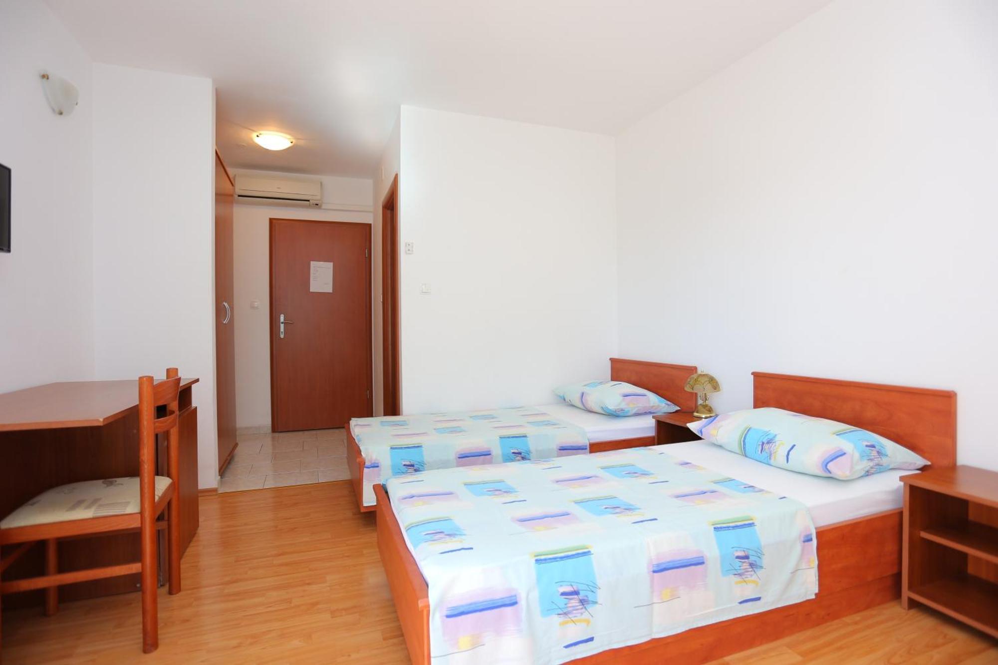 Apartments And Rooms By The Sea Trogir - 16536 Room photo